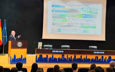 Alumnos de Arquitectura de la Universidad del País Vasco realizan un viaje para estudiar el ‘modelo Benidorm’