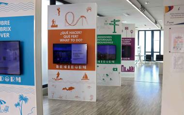 Benidorm complementa la reforma de la Oficina de Turismo de El Torrejó con una sala inmersiva para mejorar la experiencia de los visitantes 
