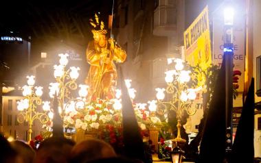 Nuestro Padre Jesús Nazareno recorre el centro de Benidorm y cumple con la tradición del Miércoles Santo