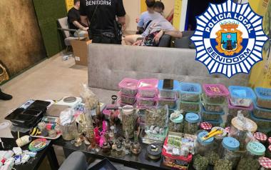 La Policía Local de Benidorm detiene a cinco personas por tráfico de drogas en un club cannábico