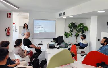 Benidorm recibe a las nuevas empresas y emprendedores incorporadas al Espai Coworking