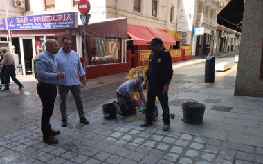Benidorm acomete trabajos de mantenimiento y conservación del entorno peatonal en el barrio de El Calvari 