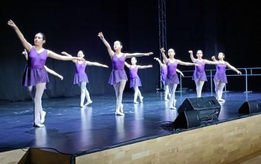 El Conservatorio de Danza da a conocer su oferta formativa entre el alumnado de Primaria de Benidorm