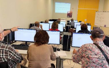 La Oficina de Atención al Mayor ayuda en su primer año a más de 330 personas a realizar distintos trámites digitales