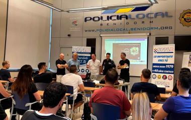 Agentes de Policía Local de la provincia reciben en Benidorm formación en el uso de dispositivos electrónicos de control