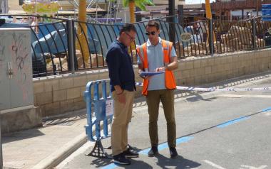 Benidorm inicia la obra de construcción de una nueva zona de sombras en la calle Periodista Emilio Romero