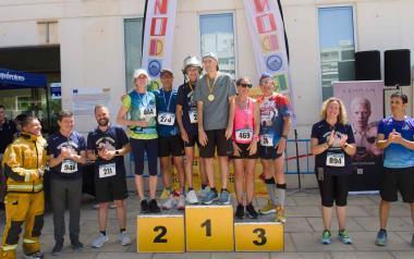 Más de 1.000 deportistas corren la II Carrera Solidaria por la ELA de los bomberos de Benidorm