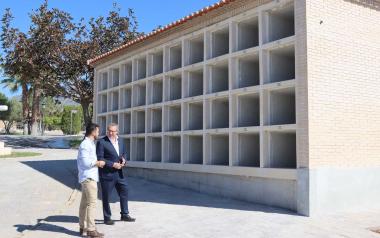 Finaliza la construcción de un nuevo bloque de 80 nichos en el cementerio de Sant Jaume 