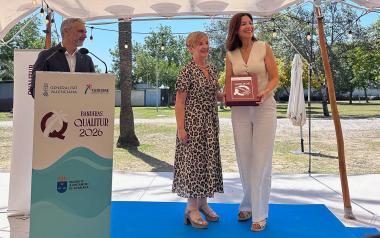 Benidorm renueva las cinco banderas Qualitur que reconocen la excelencia ambiental y los servicios de sus playas y calas