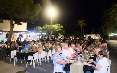 Más de 400 personas reciben el verano en la Ermita de Sanç con la Festa de Sant Antoni
