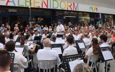 La Unión Musical de Benidorm homenajea a sus directores con un concierto en la plaza de l’Hort de Colón