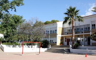Benidorm plantea a la comunidad educativa del colegio Vasco Núñez de Balboa la construcción de un nuevo centro de tres líneas  