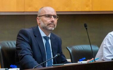 Muñoz: “Los dos autobuses eléctricos entrarán en servicio con el nuevo contrato de transporte urbano”
