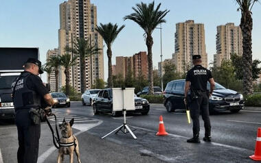 La Policía Local de Benidorm despliega un dispositivo especial con motivo del Puente del 15 de agosto