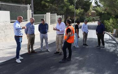 Benidorm renueva la urbanización del Camí del Planet con nueva red de agua potable, plataforma única, mobiliario urbano y pavimento podotáctil