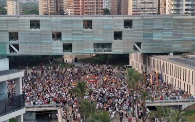 Más de 5.000 personas se concentran en Benidorm para expresar su apoyo a Ceuta 