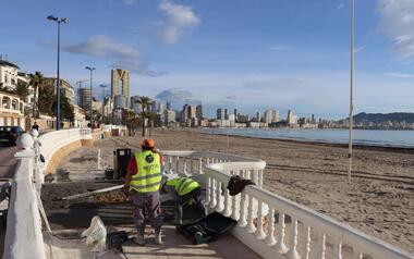 Benidorm aprovecha el confinamiento para actuar en zonas habitualmente muy transitadas 