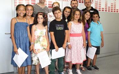 Alumnos de Primaria del CEIP El Murtal hacen su programa de radio en la emisora municipal, Onda Benidorm