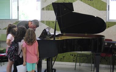The municipal Conservatory of Music and Dance resumes its teaching activity on Monday...