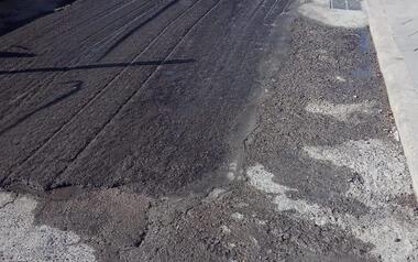 Compromís reclama que se reparen los agujeros que causan las obras de la Avda. Ametlla de Mar de Benidorm