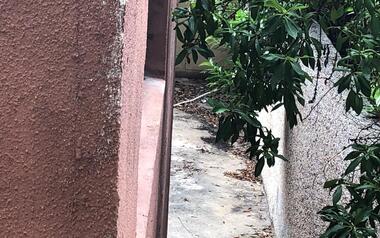 Ciudadanos denuncia la existencia de okupas en la casilla caminero que debía albergar una sala multiusos para jóvenes de Benidorm
