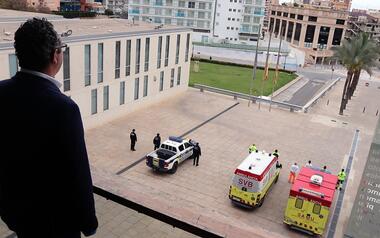 Benidorm, in official mourning, honors the victims of Covid-19