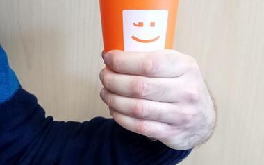 Compromís propone usar vasos reutilizables en los próximos actos de la ‘Associació de Penyes’ de Benidorm