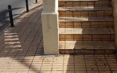 Compromís solicita obras de accessibilidad en la calle Herrerías