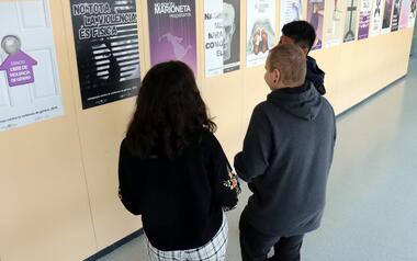 La Diputación subvenciona la exposición de carteles contra la violencia de género de los alumnos del IES Pere Mª Orts i Bosch