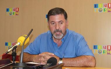 El alcalde firma el pase a la condición de no adscrito del edil Juan García