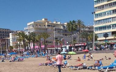 Ciudadanos denuncia la presencia de mojiteros en las playas de Benidorm 