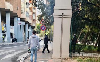 Ciudadanos pide más vigilancia en el parque de l’Aigüera y reabrir sus puertas en su horario establecido para permitir el cruce peatonal 