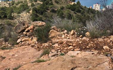 Ciudadanos reclama mejoras urgentes en la defectuosa señalización de senderos del parque natural de Serra Gelada 