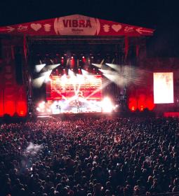 El Low Festival cierra su 15 aniversario con más de 65.000 asistentes y anunc...