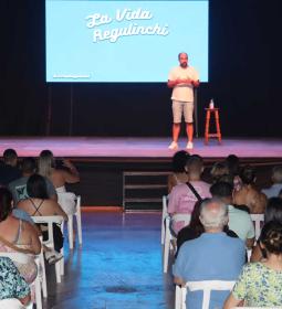 Unas 400 personas se dan cita en el Óscar Esplá para el show ‘La vida regulin...