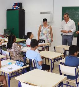 El Ayuntamiento adapta aulas para incorporar los 115 nuevos paneles digitales...