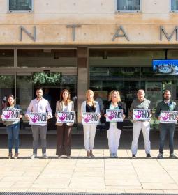 Benidorm guarda silencio para condenar el crimen machista de una mujer en Mur...