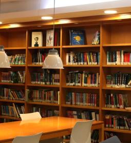 La Biblioteca Central de Benidorm inaugura el ciclo ‘Encuentros con autor’ co...