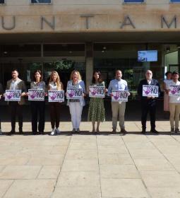 Benidorm guarda un minuto de silencio para condenar el último crimen machista...