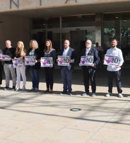 Benidorm guarda un minuto de silencio como condena hacia el último asesinato...