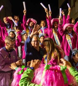 Benidorm vive una noche de alegría y color con la multitudinaria ‘Entrada de...