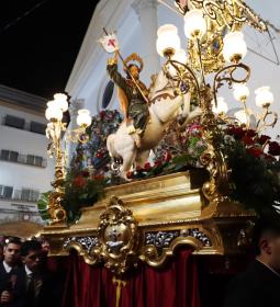 Benidorm honra a su patrón con una solemne procesión por las calles del casco...
