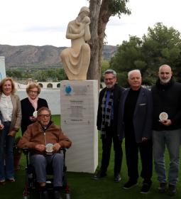 El Doble Amor homenajea a sus fundadores con el traslado de la estatua de la...