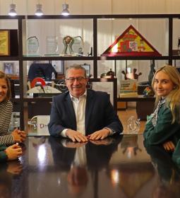 Las ‘fadrines’ de la Festa del Roser organizan un ‘tardeo’ navideño el próxim...