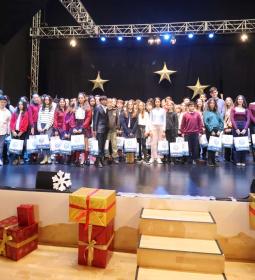 Benidorm entrega los premios al rendimiento académico de Primaria y Secundari...