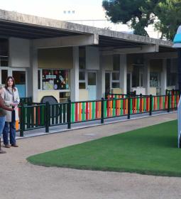 La Escuela Infantil Municipal Les Caletes estrena su nuevo patio tras una rem...
