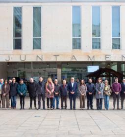 Benidorm guarda un minuto de silencio en memoria de las víctimas del accident...