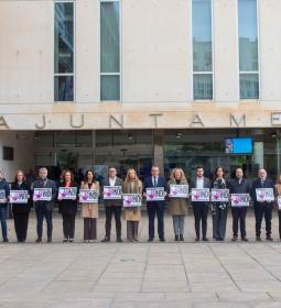 Benidorm guarda un minuto de silencio por la última víctima confirmada por vi...
