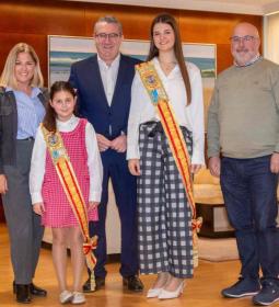 Toni Pérez recibe a Laura Ivars y Carmen Guillem, reinas de las FMP 2026