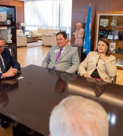 El presidente de la Fundación Lions Clubs International visita el Ayuntamient...